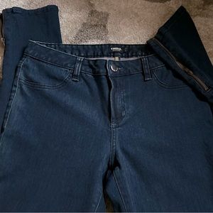 Tribal denime nwot salesman sample jeggings with zipper at ankle